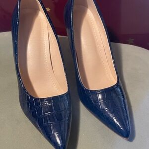 Elegant Blue Croc-Embossed Women's Heels